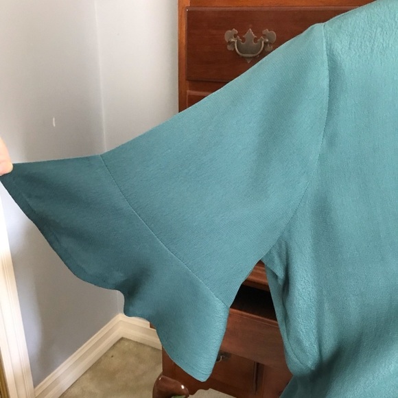 Chelsea28 Ruffle Sleeve V-Neck Top Teal Size Medium - Picture 6 of 12